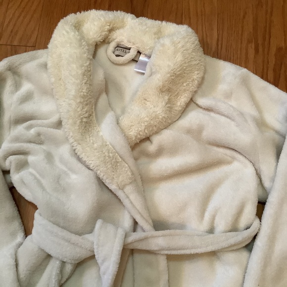 Hotel Spa Fluffy Fleece Robe - Picture 2 of 4